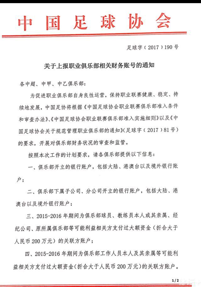 希腊英雄倾覆神话彪悍出击，再现壮阔史诗！“暮光”男打架狠尽秀肌肉，爱山河也爱漂亮人！公元前1200年的古希腊，一名女王在为众神之神宙斯Zeus生下一子后，她的孩子——海格力斯，被付与颠覆国王虐政、重建和平的气力但海格力斯其实不知道本身的真实身份和任务，他巴望的只有一件工具——克里特公主赫伯的爱。而赫伯已被许配给海格力斯的哥哥。当海格力斯贯通到本身伟年夜的任务时，他必需决定：带着真爱逃离或完成本身的任务成为本身时期的英雄……